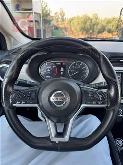 نيسان فيرسا